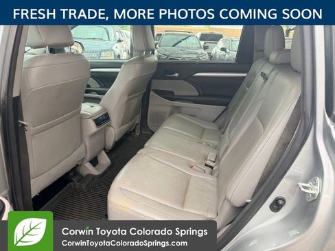 Used 2017 Toyota Highlander XLE AWD/4WD image 9