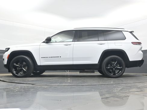 Used 2024 Jeep Grand Cherokee L Laredo image 22