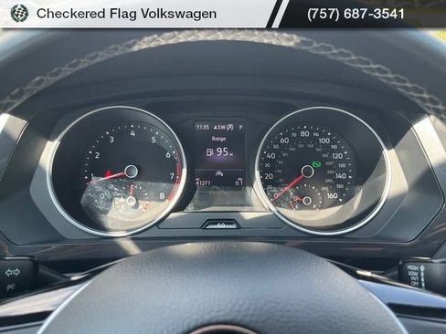 Used 2021 Volkswagen Tiguan SE w/ Panoramic Sunroof Package AWD/4WD image 35