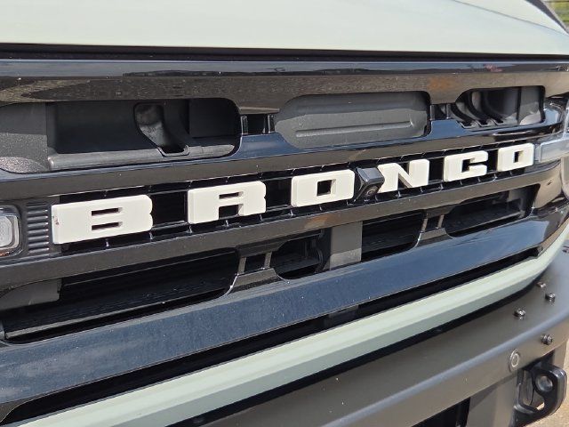 Certified 2022 Ford Bronco Outer Banks w/ Sasquatch Package AWD/4WD image 32