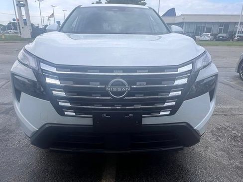 Used 2025 Nissan Rogue SV AWD/4WD image 3