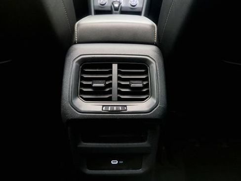 Used 2022 Volkswagen Taos SE FWD image 50