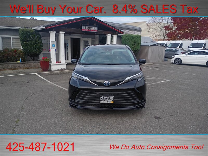 Used 2025 Toyota Sienna LE FWD image 2