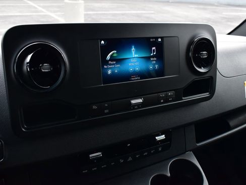 Used 2024 Mercedes-Benz Sprinter 2500 image 16