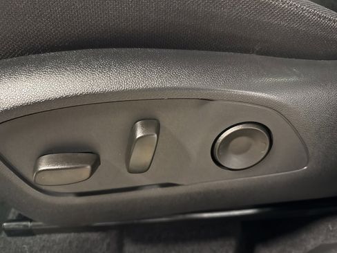 Used 2025 GMC Acadia Elevation image 22