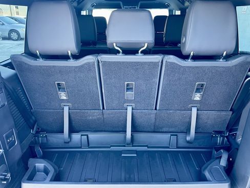 New 2026 Land Rover Defender 130 X-Dynamic SE image 38