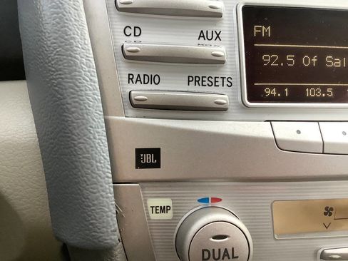 Used 2011 Toyota Camry XLE image 31