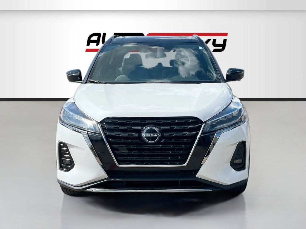 Used 2024 Nissan Kicks SR w/ SR Premium Package FWD image 2