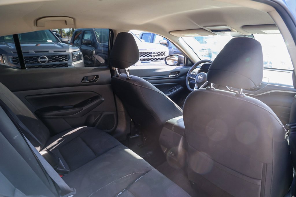 Used 2025 Nissan Altima 2.5 SV FWD image 17