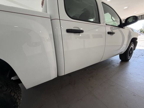 Used 2011 Chevrolet Silverado 1500 W/T image 17