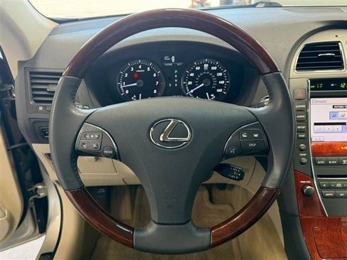 Used 2011 Lexus ES 350 w/ Luxury Pkg & Navigation w/ Preferred Accessory Package FWD image 16