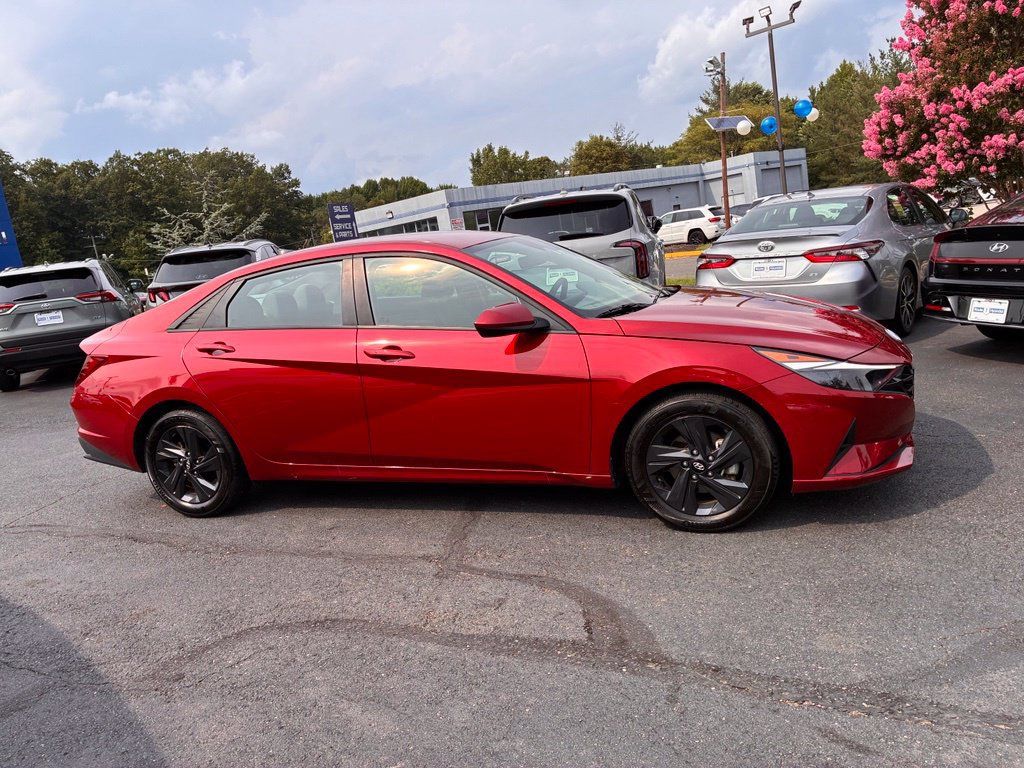 Used 2023 Hyundai Elantra SEL FWD image 8