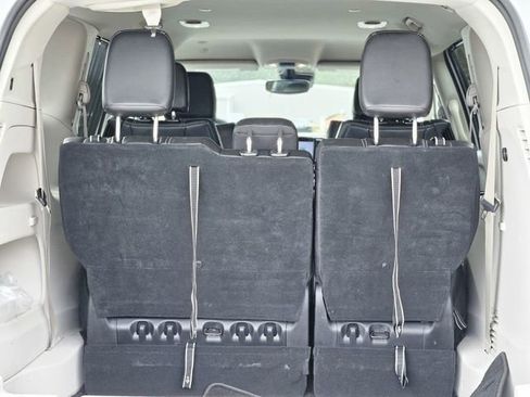 Used 2023 Chrysler Pacifica Touring-L image 27