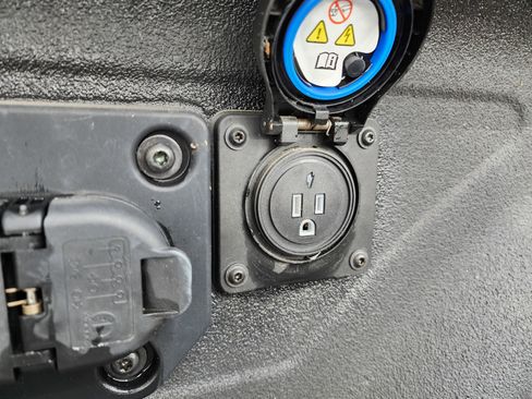 Used 2023 RAM 3500 Laramie w/ Night Edition image 32