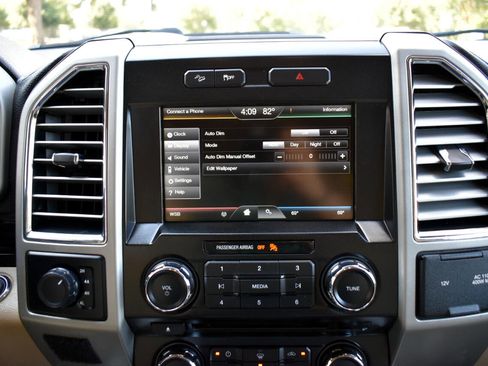 Used 2015 Ford F150 Lariat image 20