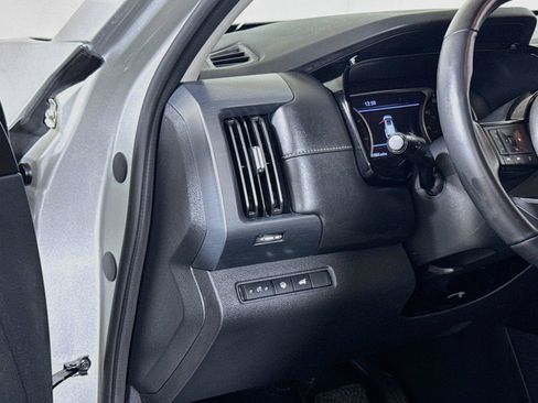 Used 2025 Nissan Pathfinder SL FWD image 8