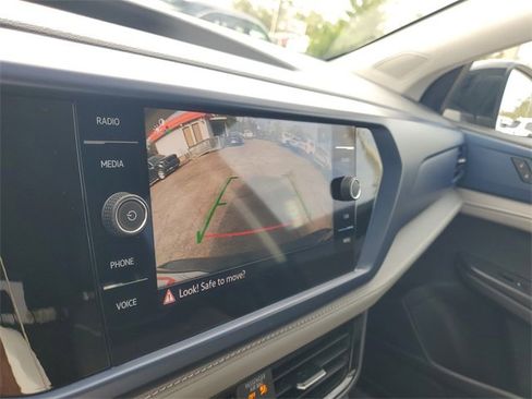 Used 2024 Volkswagen Taos SE image 21