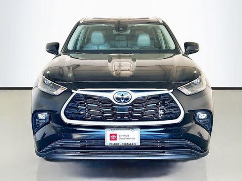 Used 2023 Toyota Highlander XLE image 2