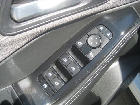 Used 2023 Nissan Rogue SV AWD/4WD image 16