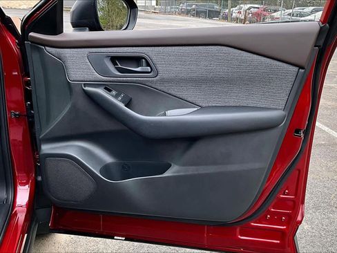 Used 2023 Nissan Rogue S image 21