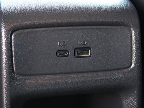 Used 2025 Chevrolet Trax LT w/ LT Convenience Package FWD image 19