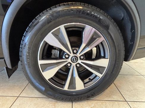 Used 2023 Nissan Murano SV AWD/4WD image 17