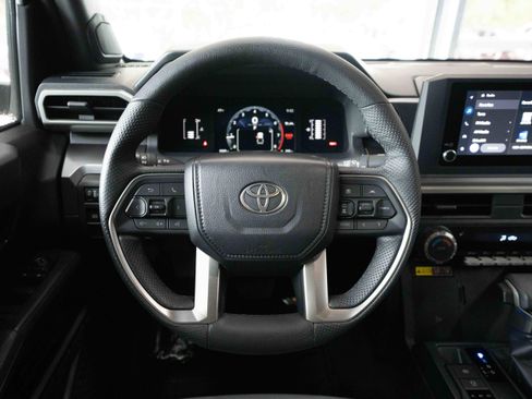 Used 2025 Toyota Tacoma SR5 AWD/4WD image 21