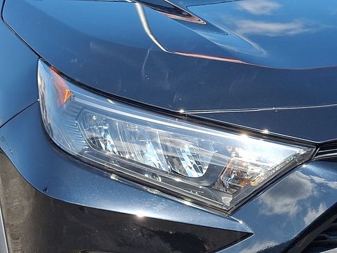 Used 2021 Toyota RAV4 LE w/ Carpet Mat Package (TMS) AWD/4WD image 10