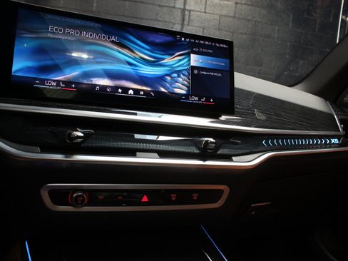 Used 2025 BMW X5 sDrive40i w/ M Sport Package RWD image 57