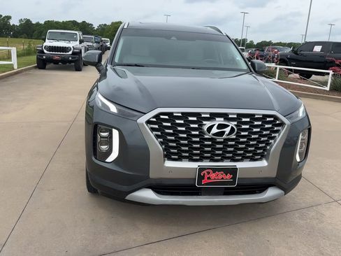 Used 2021 Hyundai Palisade SEL w/ Premium Package FWD image 2