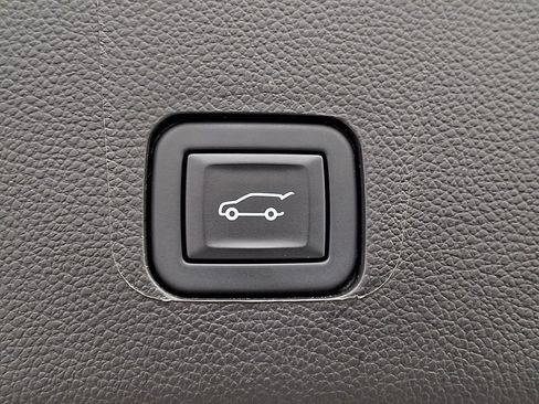 Used 2023 Chevrolet Traverse RS w/ LPO, Floor Liner Package AWD/4WD image 38