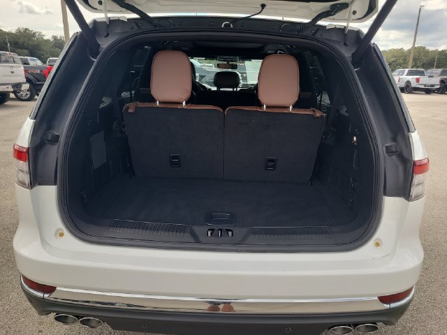 Used 2023 Lincoln Aviator Reserve w/ Equipment Group 201A RWD image 10
