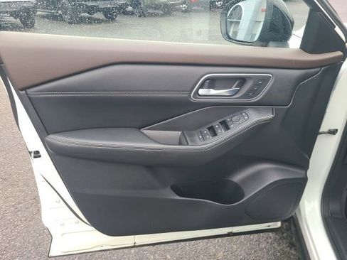 Used 2021 Nissan Rogue SL w/ Premium Package image 10