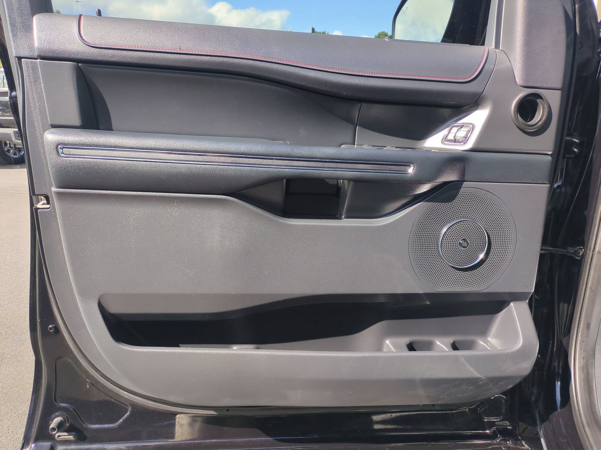 Used 2023 Ford Expedition Limited RWD image 11