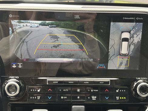 Used 2022 Toyota Highlander Platinum AWD/4WD image 16