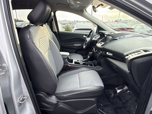 Used 2018 Ford Escape SE w/ SE Sport Appearance Package image 25