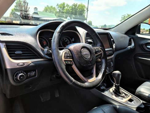 Used 2016 Jeep Cherokee Limited AWD/4WD image 8