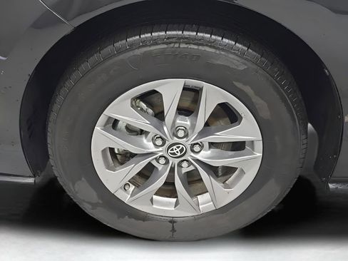 Used 2024 Toyota Sienna LE image 31