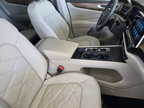 New 2026 Volkswagen Atlas SE image 10