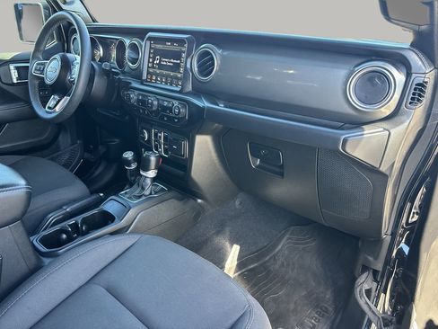 Used 2023 Jeep Wrangler Sahara image 11