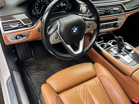Used 2016 BMW 740i RWD image 9