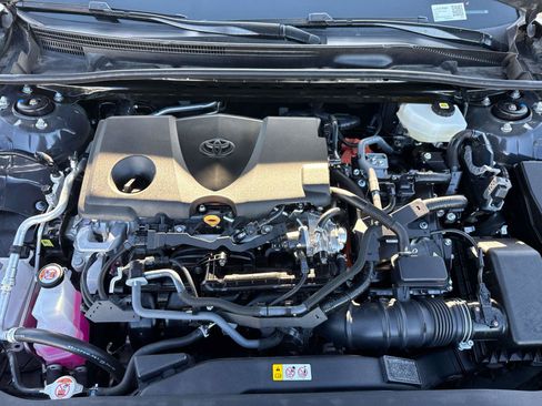 Used 2025 Toyota Camry Hybrid FWD image 10