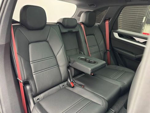 Used 2025 Porsche Cayenne image 17
