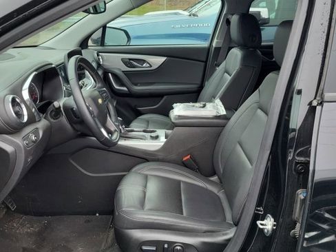 Used 2024 Chevrolet Blazer LT w/ LPO, Black Grille Bar Package image 8