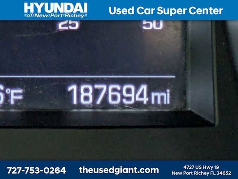 Used 2017 Hyundai Santa Fe SE FWD image 32
