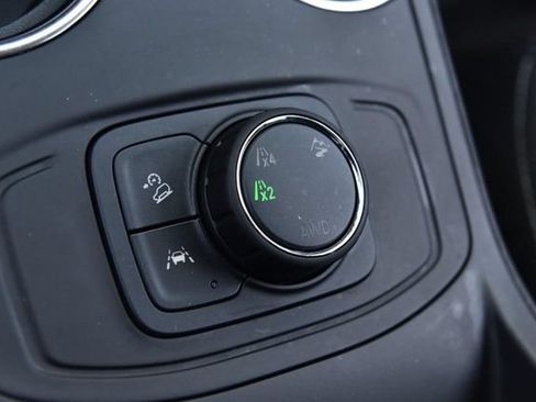 Used 2024 GMC Terrain SLE AWD/4WD image 16