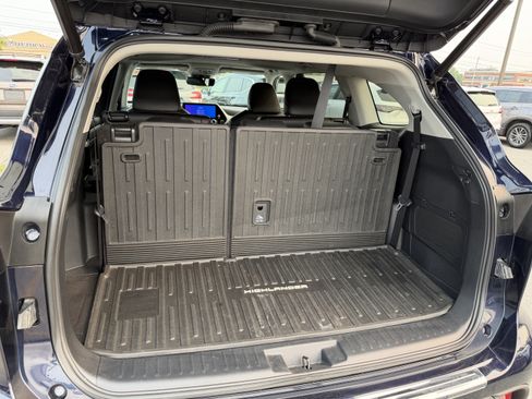 Used 2023 Toyota Highlander XLE AWD/4WD image 30