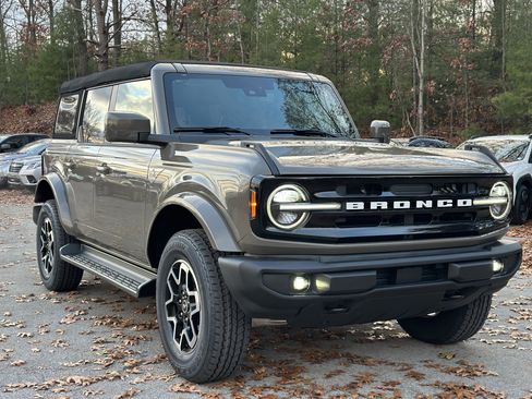 New 2025 Ford Bronco Outer Banks image 12