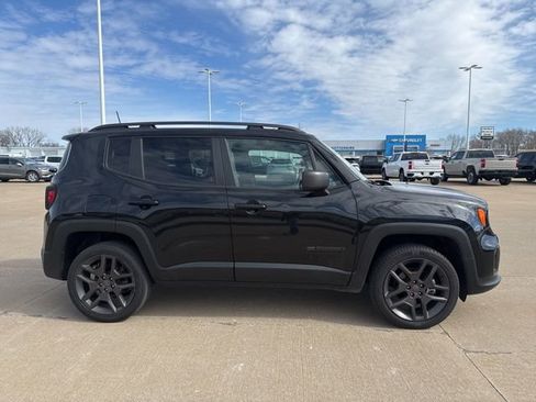 Used 2021 Jeep Renegade Latitude image 2