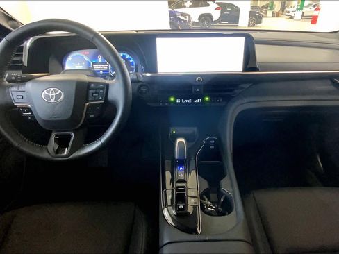 Used 2025 Toyota Crown Signia w/ Advanced Technology Package image 15
